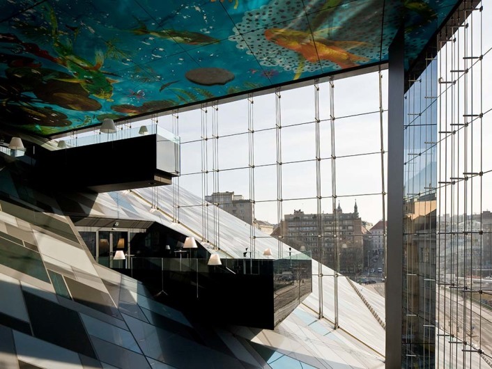 More Barcelona Hotels With an unbeatable location overlooking the sea and close to the beach, it is ideal for business and leisure travelers. It has comfortable rooms, two pools, a gym and a spa.
