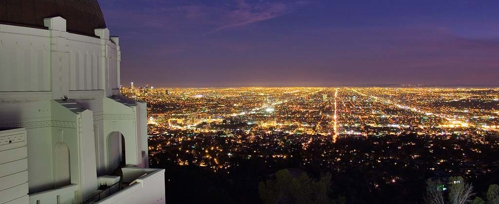 A view of the LA basin at dusk from the western side of the Samuel Oschin Planetarium dome of Griffith Observatory, February 2006