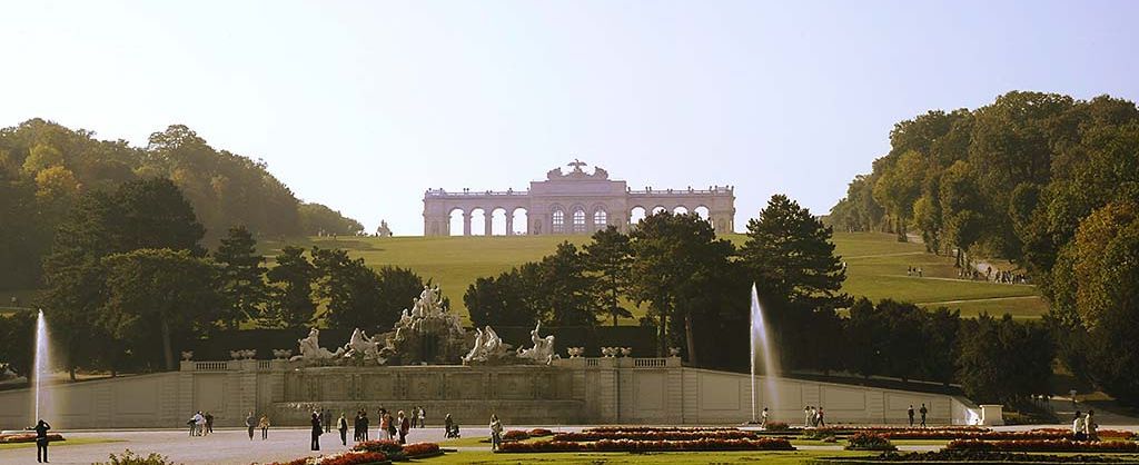 SchÃ¶nbrunn
http://www.schoenbrunn.at/