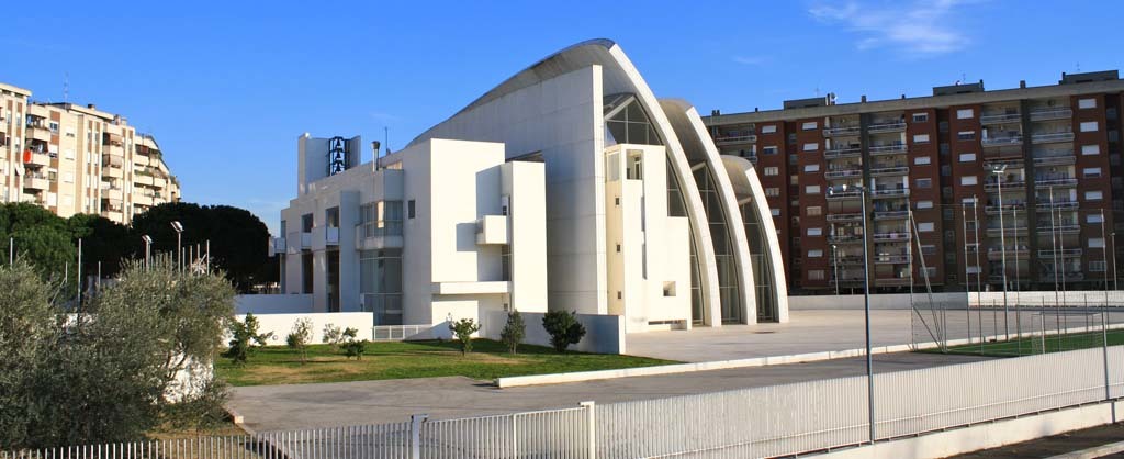 Chiesa di Dio Padre Misericordioso von Richard Meier - ROM
http://figure-ground.com/jubilee_church/