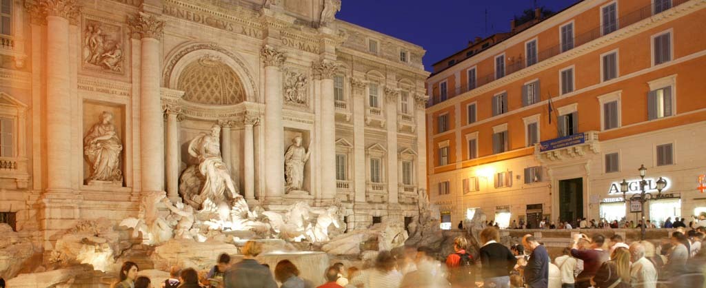 Trevi Fountain (rom)
http://de.wikipedia.org/wiki/Trevi-Brunnen