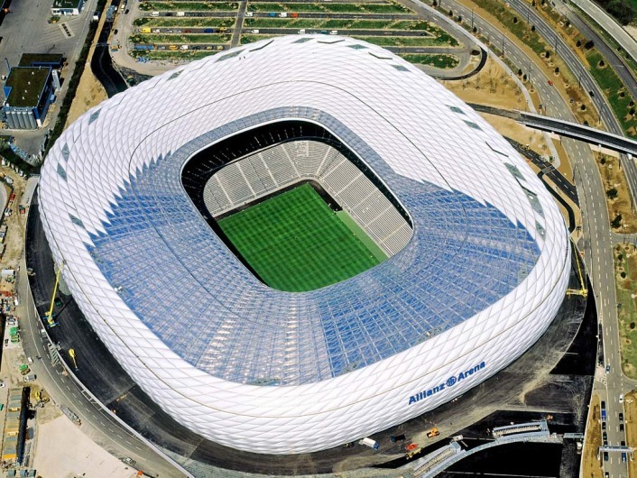 Allianz Arenawww.allianz-arena.de