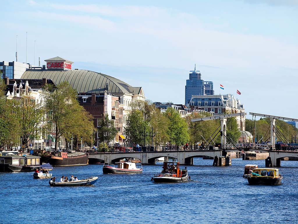 Theater CarrÃ©, die Magere Brug und Hotel Amstel im Hintergrund