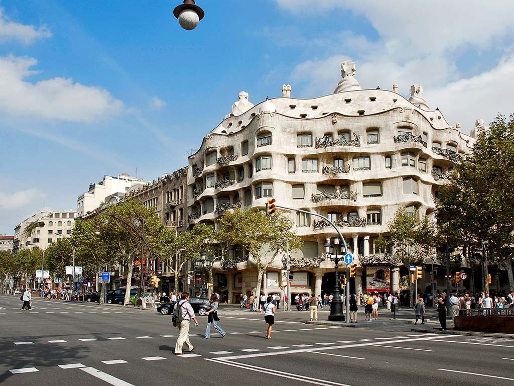 Casa MilÃ¡ (La Pedrera)
www.lapedreraeducacio.org