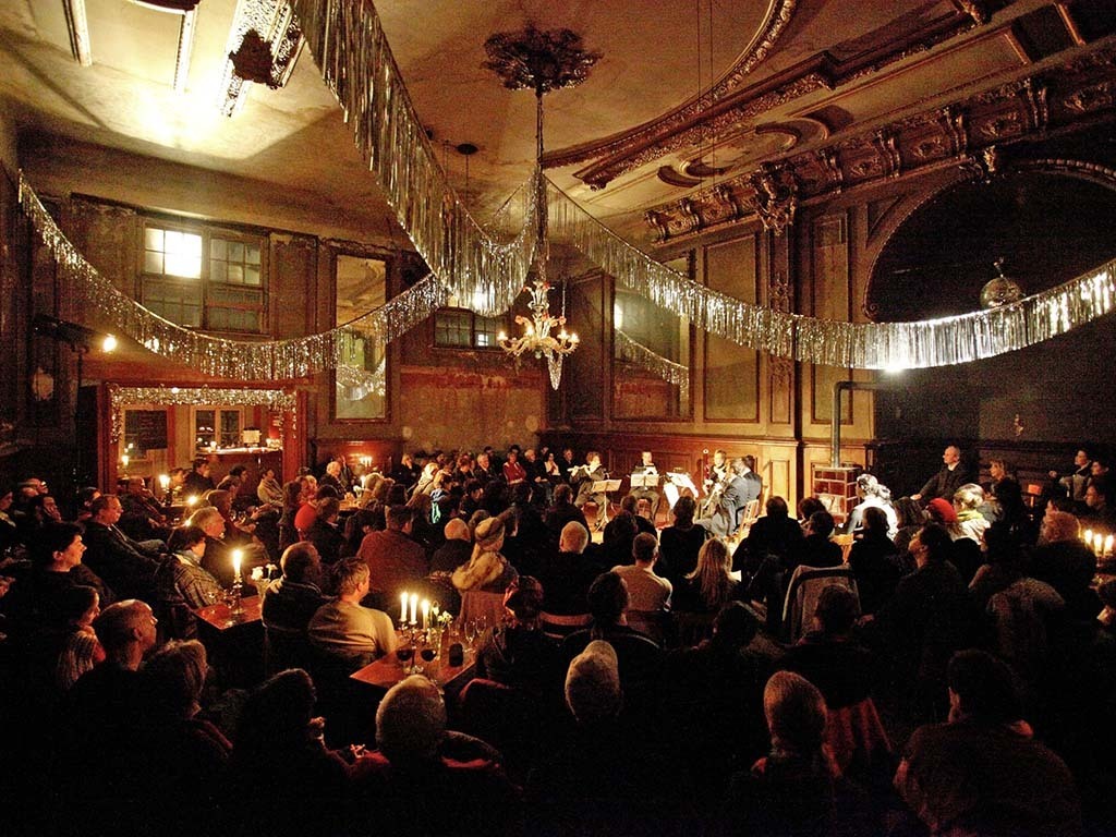 ClÃ¤rchens Ballhaus (Berlin)
http://www.ballhaus.de