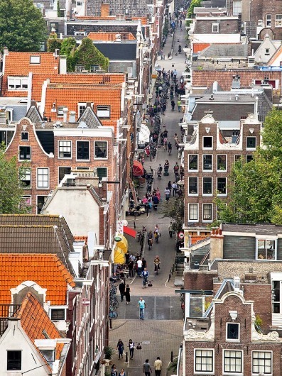 Blick von der Westerkerk auf die verwinkelten HÃ¤user an der Bloemstraat im Jordaan
