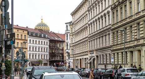 The restaurant Keyser Soze at the corner of Auguststraße and Tucholsky  Straße, on 21.07.2017 in the evening in Berlin, Germany. Photo: Jens  Kalaene/dpa-Zentralbild/ZB