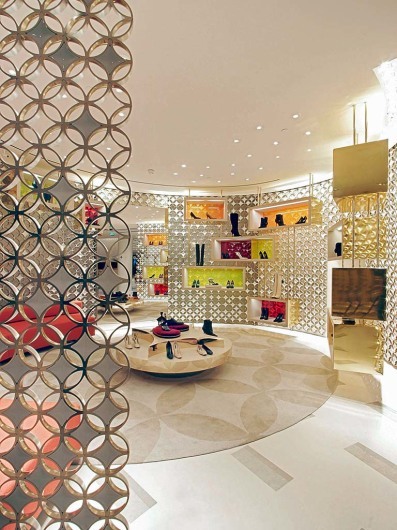 Louis Vuitton (PAR)www.vuitton.com