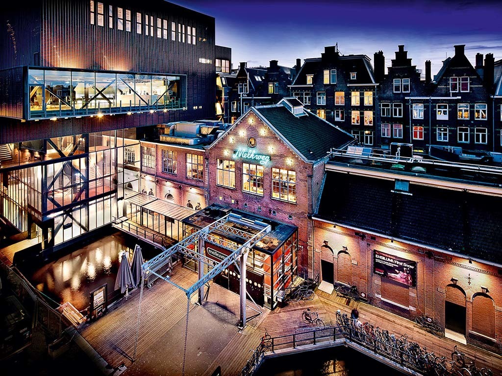 Melkweg, Amsterdam; Avondopname met nieuwe zaal