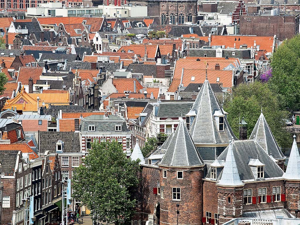 Waag mit Chinatown