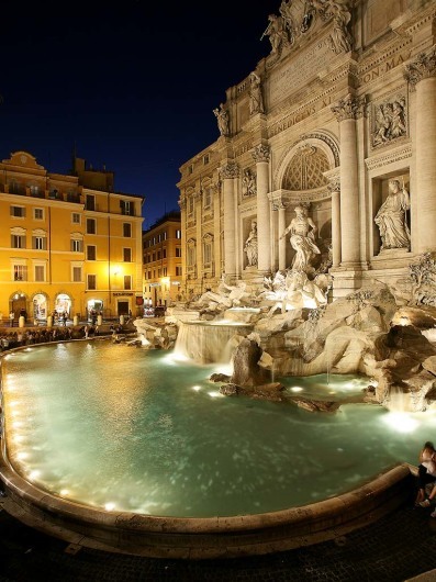 Trevi Fountain (rom)
http://de.wikipedia.org/wiki/Trevi-Brunnen