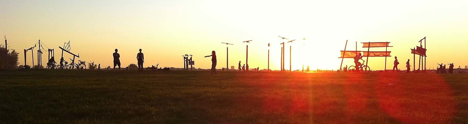 Sonnenuntergang auf dem Feld der Tempelhofer Freiheit